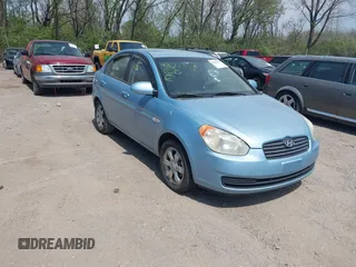2007 Hyundai Accent GLS z VIN KMHCN46C27U097465, wystawiony jako IAAI lot #42068576 z przebiegiem 129 278 mil mil oraz . Historia ofert i sprzedaży dostępna na DreamBid. Obrazek 1.