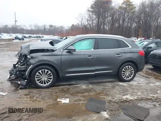2018 Lincoln MKX Select with VIN 2LMPJ8KR9JBL17605, listed as a IAAI auction lot 41519841 with 44,143 mi miles. Bid and sale history available at carsss.com. Image 14.