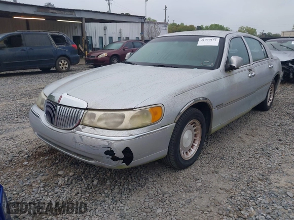 2001 Lincoln Town Car Executive with VIN 1LNHM81W91Y684733, listed as a IAAI auction lot 41949151 with 136,356 mi miles and . Bid and sale history available at DreamBid. Image 2.