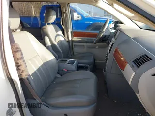 2009 Chrysler Town & Country Touring with VIN 2A8HR54179R631851, listed as a IAAI auction lot 41786165 with 126,988 mi miles and . Bid and sale history available at DreamBid. Image 5.