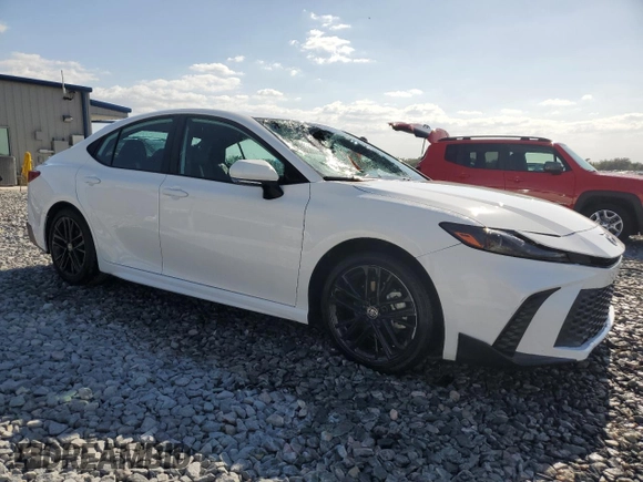 2025 Toyota Camry LE with VIN 4T1DAACK2SU060290, listed as a Copart auction lot 54754665 with 9,293 mi miles and Clean Title. Bid and sale history available at carsss.com. Image 4.
