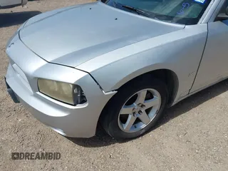 2008 Dodge Charger z VIN 2B3KA43GX8H303530, wystawiony jako IAAI lot #42448562 z przebiegiem 234 466 mil mil oraz . Historia ofert i sprzedaży dostępna na DreamBid. Obrazek 6.