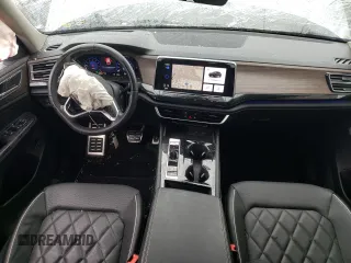 2024 Volkswagen Atlas SEL Premium R-Line with VIN 1V2FR2CA9RC555829, listed as a Copart auction lot 58841885 with 6,535 mi miles and Salvage title. Bid and sale history available at DreamBid. Image 8.