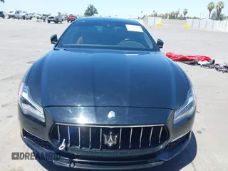 2018 Maserati Quattroporte S GranLusso z VIN ZAM56YPL1J1274060, wystawiony jako IAAI lot #42347208 z przebiegiem 55 022 mil mil oraz . Historia ofert i sprzedaży dostępna na DreamBid. Obrazek 6.