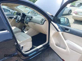 2012 Volkswagen Tiguan SE z VIN WVGBV7AX1CW548133, wystawiony jako IAAI lot #42403164 z przebiegiem 139 083 mil mil oraz . Historia ofert i sprzedaży dostępna na DreamBid. Obrazek 5.