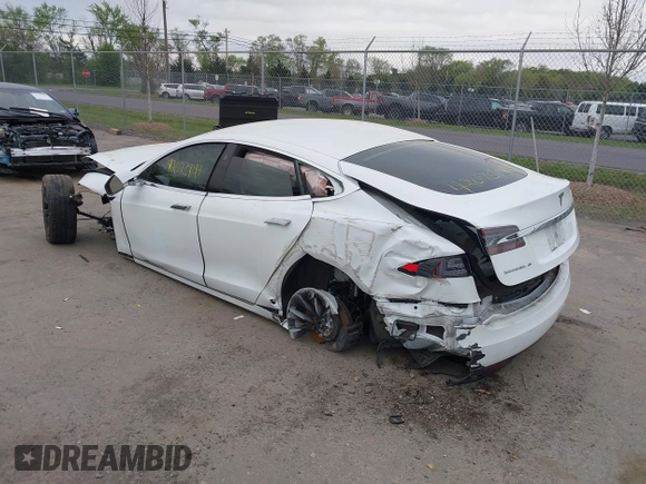 2017 Tesla Model S 100D z VIN 5YJSA1E24HF195488, wystawiony jako IAAI lot #42073744 z przebiegiem 108 577 mil mil oraz . Historia ofert i sprzedaży dostępna na DreamBid. Obrazek 3.