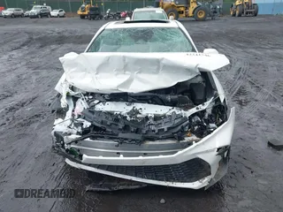 2025 Toyota Camry LE z VIN 4T1DAACK3SU065224, wystawiony jako IAAI lot #42341546 z przebiegiem 3 186 mil mil oraz . Historia ofert i sprzedaży dostępna na DreamBid. Obrazek 12.