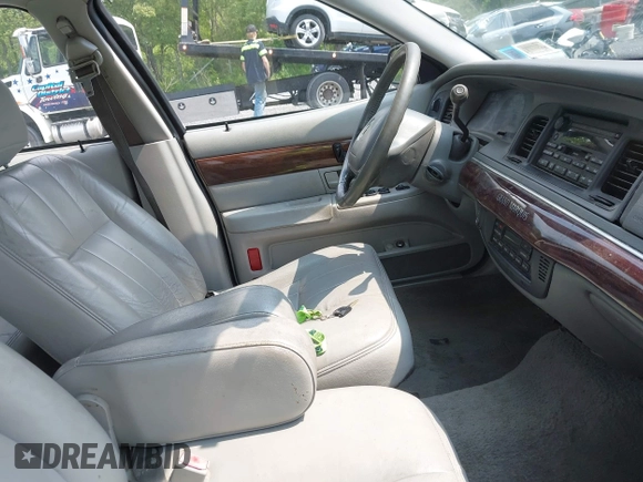 2004 Mercury Grand Marquis LS Premium z VIN 2MEFM75W04X634791, wystawiony jako IAAI lot #42482387 z przebiegiem 133 145 mil mil oraz . Historia ofert i sprzedaży dostępna na DreamBid. Obrazek 5.
