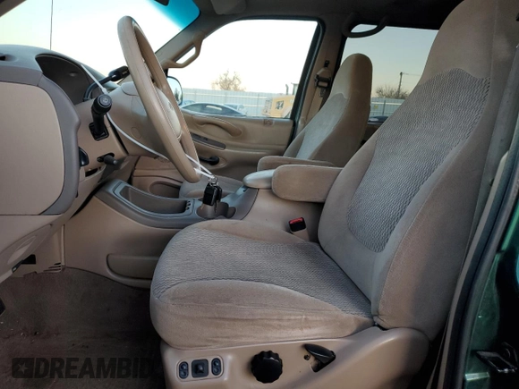 1999 Ford Expedition XLT with VIN 1FMPU18L0XLB96873, listed as a Copart auction lot 84449864 with 161,128 mi miles and Clean title. Bid and sale history available at DreamBid. Image 7.