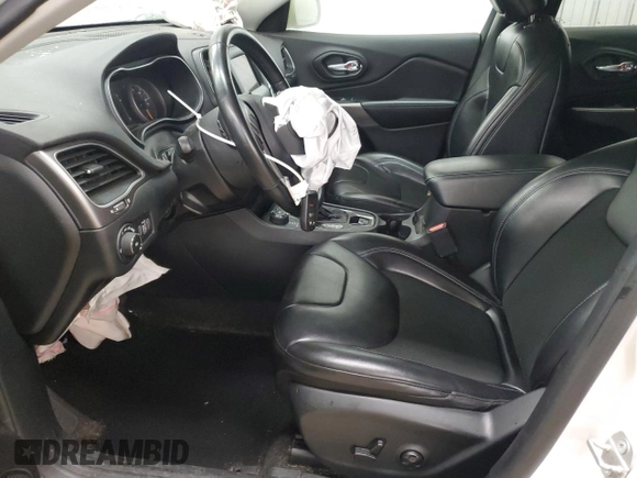2020 Jeep Cherokee Altitude z VIN 1C4PJMLB7LD527790, wystawiony jako Copart lot #55960455 z przebiegiem Nie podano mil oraz Szkoda całkowita • Salvage title. Historia ofert i sprzedaży dostępna na DreamBid. Obrazek 7.