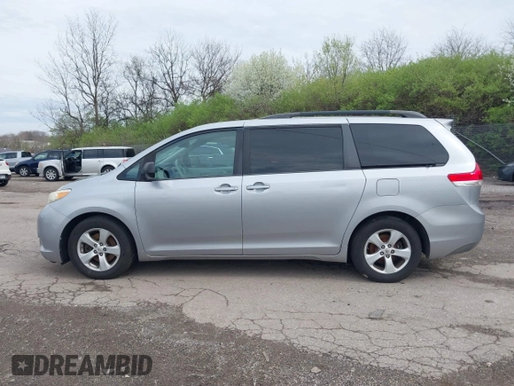 2012 Toyota Sienna LE AAS with VIN 5TDKK3DC9CS227584, listed as a IAAI auction lot 41972758 with 258,077 mi miles. Bid and sale history available at carsss.com. Image 15.