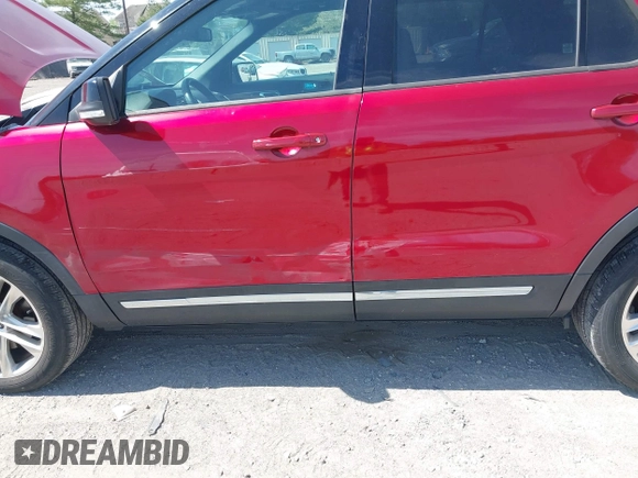 2017 Ford Explorer XLT z VIN 1FM5K8D80HGD76128, wystawiony jako IAAI lot #42114080 z przebiegiem 138 062 mil mil oraz . Historia ofert i sprzedaży dostępna na DreamBid. Obrazek 6.