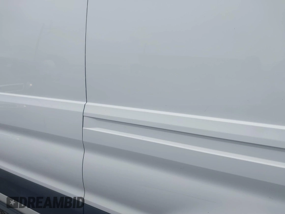 2020 Ford Transit Cargo z VIN 1FTBR1C82LKA61834, wystawiony jako IAAI lot #37802870 z przebiegiem Nie podano mil oraz . Historia ofert i sprzedaży dostępna na DreamBid. Obrazek 13.