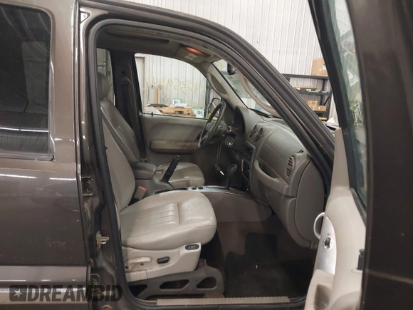 2006 Jeep Liberty Limited z VIN 1J4GL58K56W290180, wystawiony jako IAAI lot #42359344 z przebiegiem 171 635 mil mil oraz . Historia ofert i sprzedaży dostępna na DreamBid. Obrazek 5.