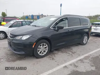 2020 Chrysler Voyager LXi z VIN 2C4RC1DG5LR164284, wystawiony jako IAAI lot #42055376 z przebiegiem 143 474 mil mil oraz . Historia ofert i sprzedaży dostępna na DreamBid. Obrazek 17.