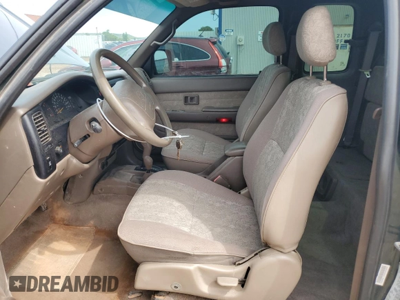 2000 Toyota Tacoma with VIN 4TAWN72N8YZ677345, listed as a Copart auction lot 61096865 with 217,590 mi miles and Clean title. Bid and sale history available at DreamBid. Image 7.