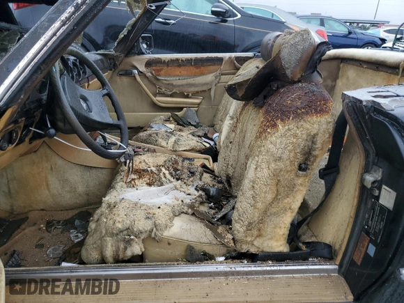 1981 Mercedes-Benz 380 SL z VIN WDBBA45A6BB008589, wystawiony jako Copart lot #52164975 z przebiegiem Nie podano mil oraz Nie do naprawy. Historia ofert i sprzedaży dostępna na DreamBid. Obrazek 7.