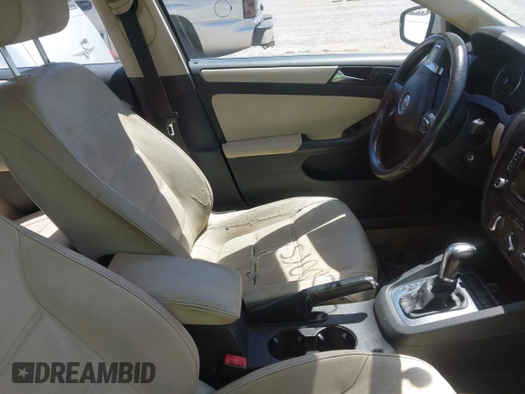 2012 Volkswagen Jetta SE with VIN 3VWDP7AJ8CM019228, listed as a IAAI auction lot 42339952 with 197,877 mi miles and . Bid and sale history available at DreamBid. Image 5.