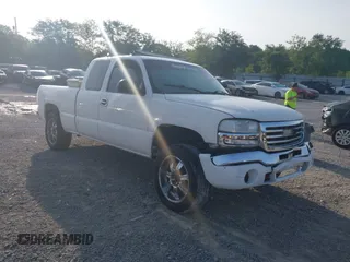 2003 GMC Sierra 1500 SLE z VIN 2GTEC19V331139016, wystawiony jako IAAI lot #42438056 z przebiegiem 212 408 mil mil oraz . Historia ofert i sprzedaży dostępna na DreamBid. Obrazek 1.
