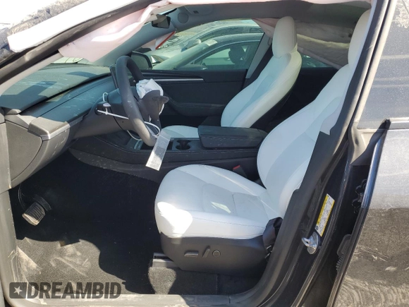 2024 Tesla Model Y Long Range z VIN 7SAYGDEE9RA255805, wystawiony jako Copart lot #50836555 z przebiegiem Nie podano mil oraz Szkoda całkowita • Salvage title. Historia ofert i sprzedaży dostępna na DreamBid. Obrazek 7.