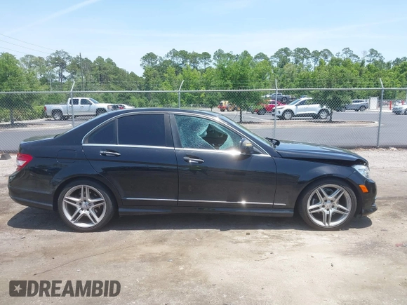 2009 Mercedes-Benz C 300 Sport z VIN WDDGF54X09F231689, wystawiony jako IAAI lot #42291790 z przebiegiem 143 573 mil mil oraz . Historia ofert i sprzedaży dostępna na DreamBid. Obrazek 12.