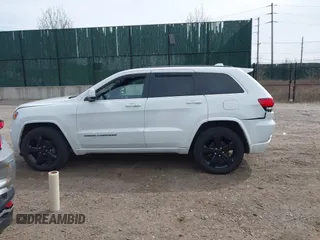 2015 Jeep Grand Cherokee Laredo with VIN 1C4RJFAG4FC905092, listed as a IAAI auction lot 41945933 with 97,854 mi miles. Bid and sale history available at carsss.com. Image 14.