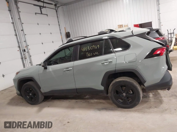 2020 Toyota RAV4 XLE with VIN 2T3P1RFV8LC099090, listed as a IAAI auction lot 41830989 with 99,024 mi miles. Bid and sale history available at carsss.com. Image 14.