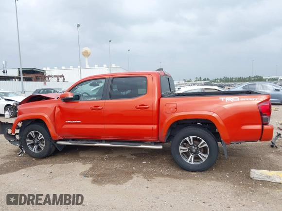 2018 Toyota Tacoma SR5 z VIN 3TMAZ5CN2JM076140, wystawiony jako IAAI lot #41913486 z przebiegiem 142 212 mil mil oraz . Historia ofert i sprzedaży dostępna na DreamBid. Obrazek 15.