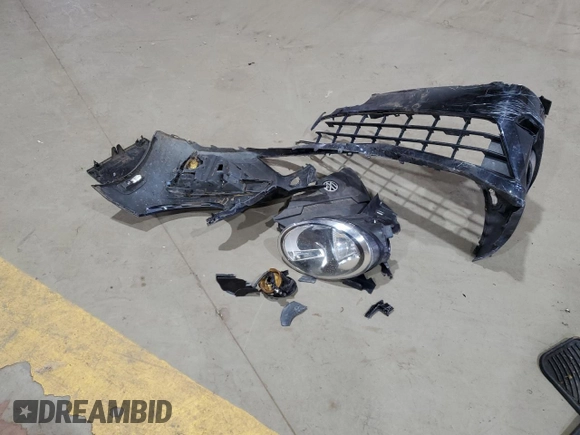 2014 Volkswagen Beetle Turbo R-Line with VIN 3VWVT7ATXEM665178, listed as a Copart auction lot 75652044 with Not Provided miles and Salvage Title. Bid and sale history available at DreamBid. Image 12.