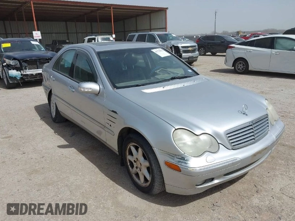 2003 Mercedes-Benz C 240 z VIN WDBRF81J13F377061, wystawiony jako IAAI lot #41770022 z przebiegiem 108 817 mil mil oraz . Historia ofert i sprzedaży dostępna na DreamBid. Obrazek 1.