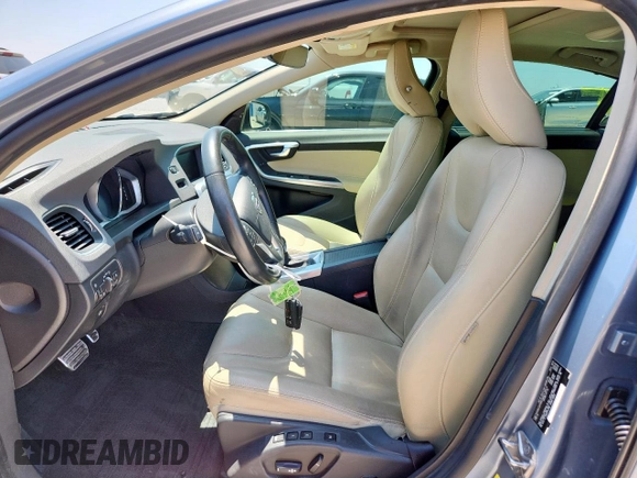 2018 Volvo S60 Inscription z VIN LYV402HK2JB170660, wystawiony jako Copart lot #58924785 z przebiegiem 60 871 mil mil oraz Szkoda całkowita • Salvage title. Historia ofert i sprzedaży dostępna na DreamBid. Obrazek 7.
