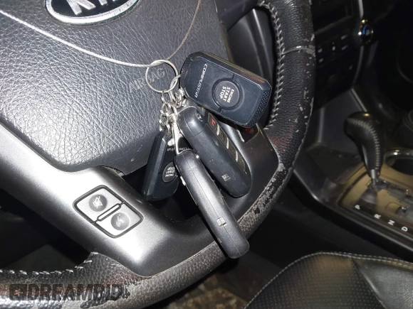 2011 Kia Sorento EX with VIN 5XYKUDA26BG079014, listed as a IAAI auction lot 41636083 with 137,957 mi miles. Bid and sale history available at carsss.com. Image 11.