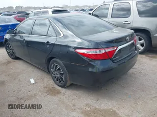 2017 Toyota Camry XLE z VIN 4T1BF1FK4HU441880, wystawiony jako IAAI lot #41747028 z przebiegiem 216 455 mil mil oraz . Historia ofert i sprzedaży dostępna na DreamBid. Obrazek 3.