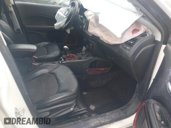 2018 Jeep Compass Trailhawk with VIN 3C4NJDDB9JT174899, listed as a IAAI auction lot 41635784 with 124,656 mi miles and . Bid and sale history available at DreamBid. Image 5.