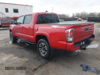 2023 Toyota Tacoma SR5 z VIN 3TYAZ5CN0PT037107, wystawiony jako IAAI lot #41717348 z przebiegiem 31 093 mil mil oraz . Historia ofert i sprzedaży dostępna na DreamBid. Obrazek 3.