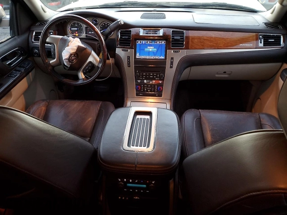 2013 Cadillac Escalade Platinum Edition with VIN 1GYS4DEF9DR225157, listed as a Copart auction lot 84079414 with 141,247 mi miles and Salvage Title. Bid and sale history available at carsss.com. Image 8.