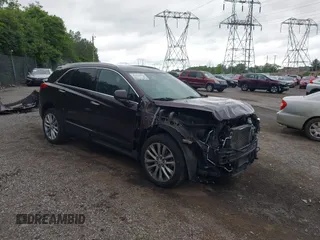 2017 Cadillac XT5 Platinum AWD z VIN 1GYKNFRS2HZ224860, wystawiony jako IAAI lot #42272142 z przebiegiem 95 697 mil mil oraz . Historia ofert i sprzedaży dostępna na DreamBid. Obrazek 1.