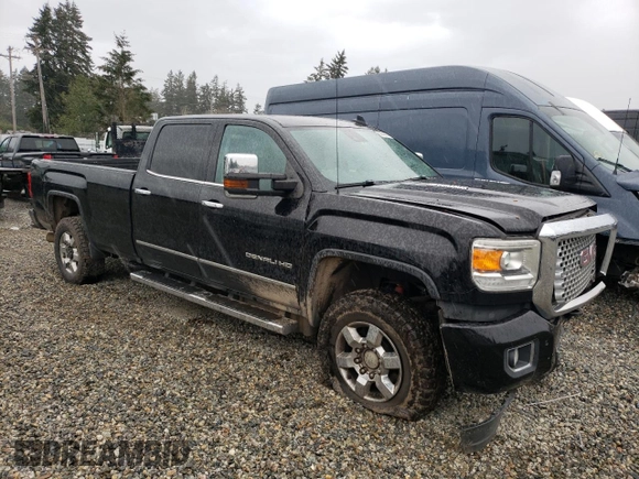 2016 GMC Sierra 3500HD Denali z VIN 1GT42YE82GF140938, wystawiony jako Copart lot #52556095 z przebiegiem 136 654 mil mil oraz Szkoda całkowita • Salvage title. Historia ofert i sprzedaży dostępna na DreamBid. Obrazek 4.