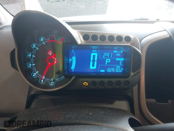 2016 Chevrolet Sonic LT z VIN 1G1JC5SH0G4170981, wystawiony jako IAAI lot #42576425 z przebiegiem 169 102 mil mil oraz . Historia ofert i sprzedaży dostępna na DreamBid. Obrazek 7.