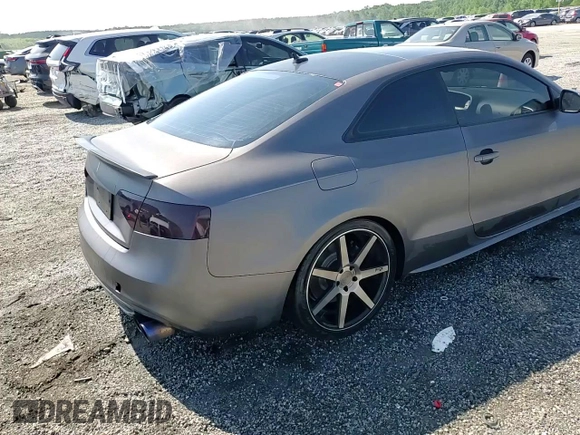 2013 Audi S5 Premium Plus z VIN WAUCGAFR3DA006862, wystawiony jako Copart lot #55995305 z przebiegiem 136 583 mil mil oraz Szkoda całkowita • Salvage title. Historia ofert i sprzedaży dostępna na DreamBid. Obrazek 13.