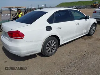 2015 Volkswagen Passat Limited Edition Edition с VIN 1VWAT7A39FC082523, выставлен на аукционе IAAI как лот 41773358 с пробегом 217 069 миль миль и . История ставок и продаж доступна на DreamBid. Изображение 4.