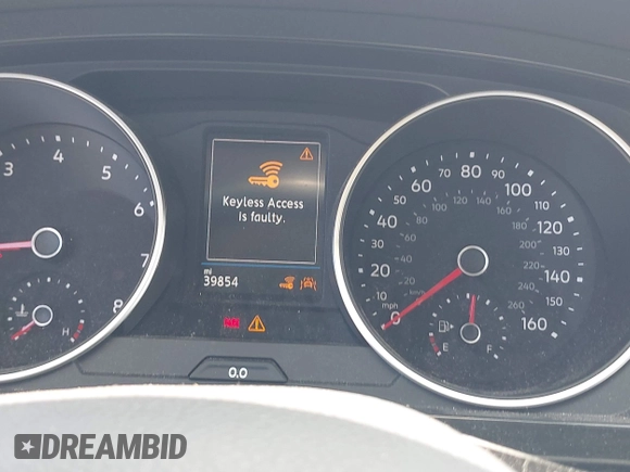 2018 Volkswagen Tiguan SEL with VIN 3VV3B7AX5JM007960, listed as a IAAI auction lot 42790694 with 39,854 mi miles and . Bid and sale history available at DreamBid. Image 7.