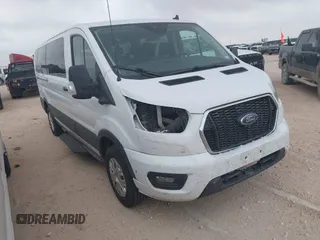 2023 Ford Transit Passenger XL z VIN 1FBAX2Y81PKA57414, wystawiony jako IAAI lot #42418993 z przebiegiem 82 592 mil mil oraz . Historia ofert i sprzedaży dostępna na DreamBid. Obrazek 1.