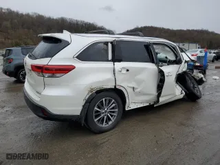 2018 Toyota Highlander SE with VIN 5TDJZRFH3JS523118, listed as a Copart auction lot 52860105 with 0 mi miles and Salvage Title. Bid and sale history available at carsss.com. Image 3.