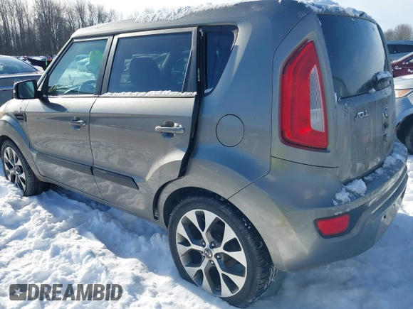 2013 Kia Soul ! with VIN KNDJT2A69D7558243, listed as a IAAI auction lot 41266545 with 192,503 mi miles. Bid and sale history available at carsss.com. Image 3.