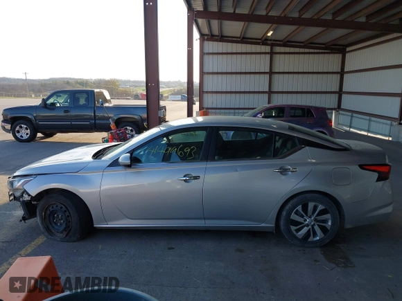 2020 Nissan Altima 2.5 S with VIN 1N4BL4BV1LC153723, listed as a IAAI auction lot 41499693 with 110,173 mi miles. Bid and sale history available at carsss.com. Image 14.