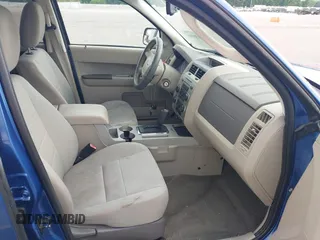 2010 Ford Escape XLT z VIN 1FMCU0D79AKC48435, wystawiony jako IAAI lot #42230904 z przebiegiem 137 530 mil mil oraz . Historia ofert i sprzedaży dostępna na DreamBid. Obrazek 5.