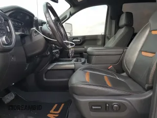 2021 GMC Sierra 2500HD AT4 z VIN 1GT49PEY6MF277074, wystawiony jako Copart lot #49231105 z przebiegiem 77 454 mil mil oraz Czysty tytuł • Clean title. Historia ofert i sprzedaży dostępna na DreamBid. Obrazek 7.