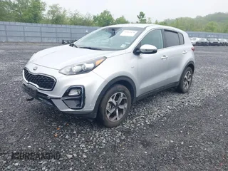 2021 Kia Sportage LX z VIN KNDPMCAC8M7915382, wystawiony jako IAAI lot #42265478 z przebiegiem 20 117 mil mil oraz . Historia ofert i sprzedaży dostępna na DreamBid. Obrazek 2.