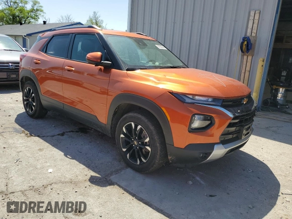 2022 Chevrolet TrailBlazer LT with VIN KL79MRSL7NB137453, listed as a Copart auction lot 51932945 with 32,962 mi miles and Salvage Title. Bid and sale history available at DreamBid. Image 4.
